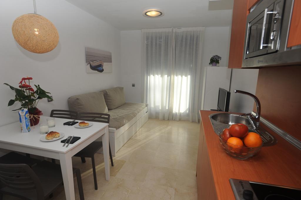 Апартаменти Renthas Benalmadena Playa Номер фото
